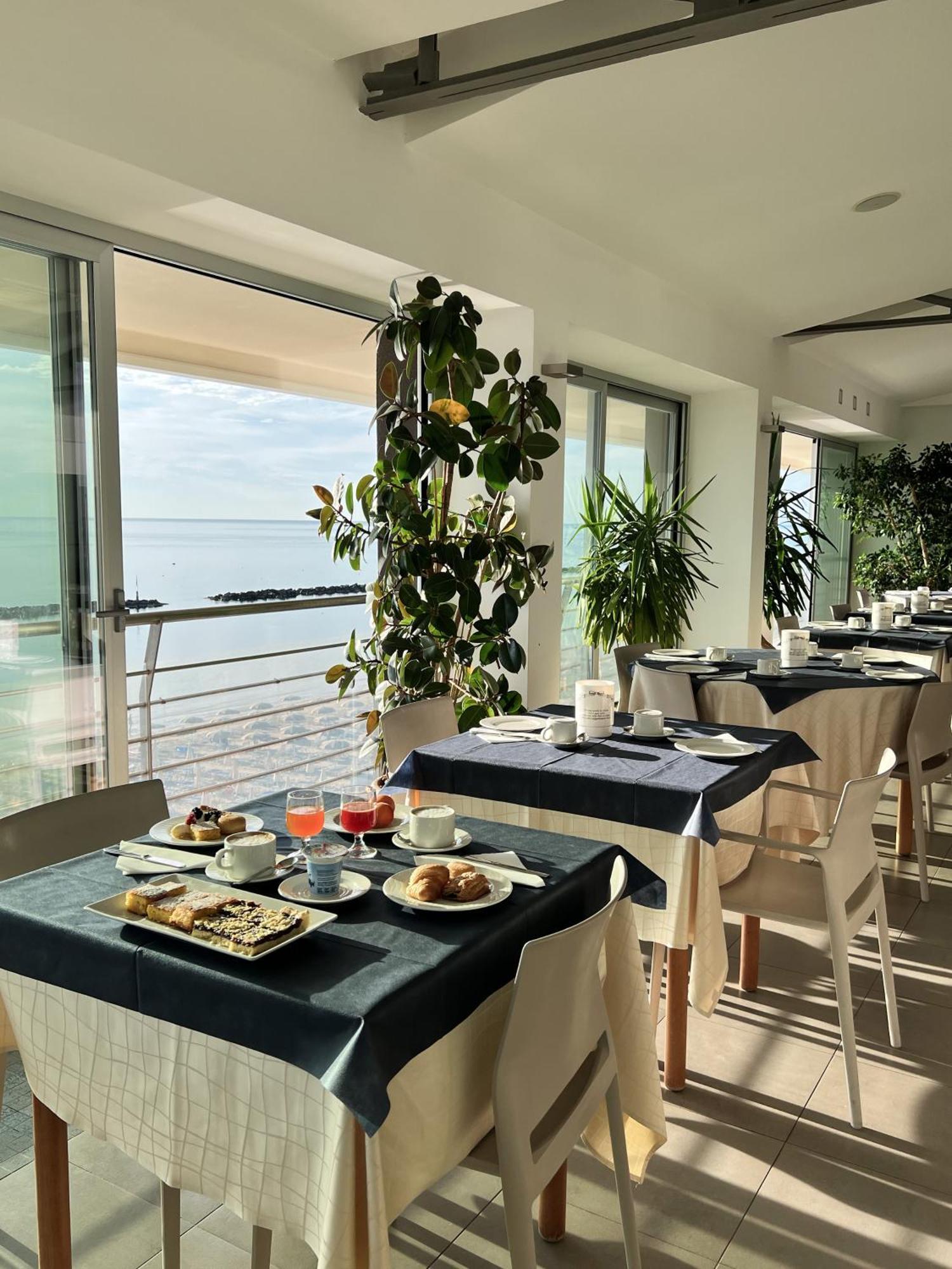 קופרה מריטימה Hotel Ideal מראה חיצוני תמונה